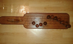 Hang jegyes kináló.
